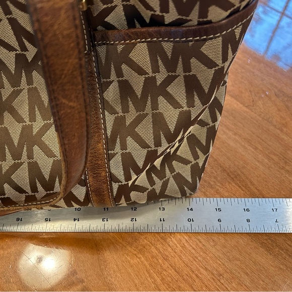 Designer Brown Patterned women’s handbag - Picture 8 of 11